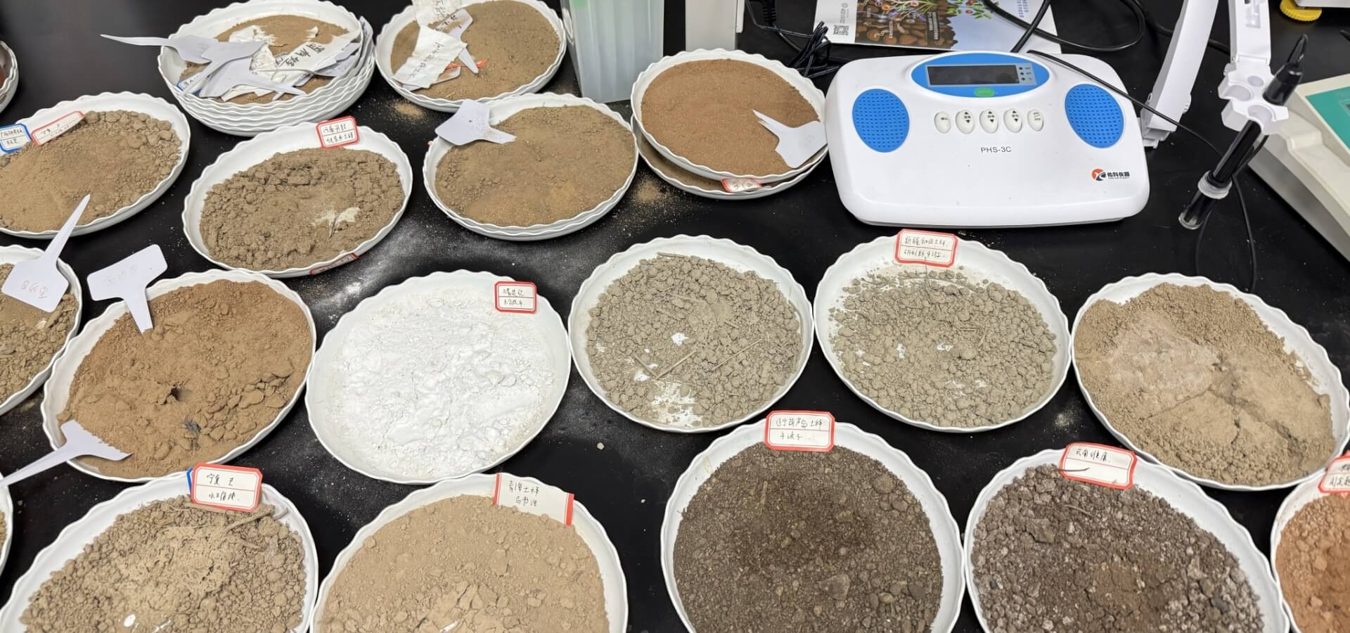 Customized full-element fertilizer formula research addressing nutrient gaps in global soil types.