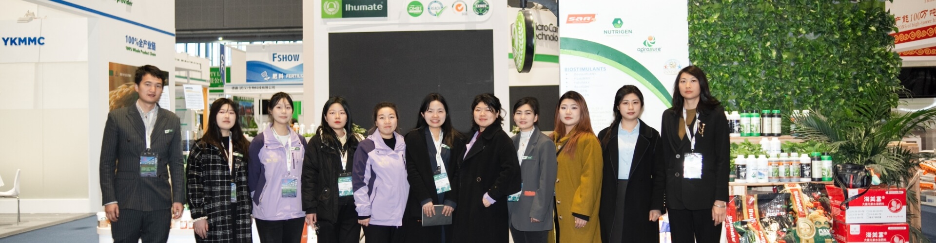 Ihumate team at the 2025 Shanghai CAC exhibition, showcasing global supply capabilities.