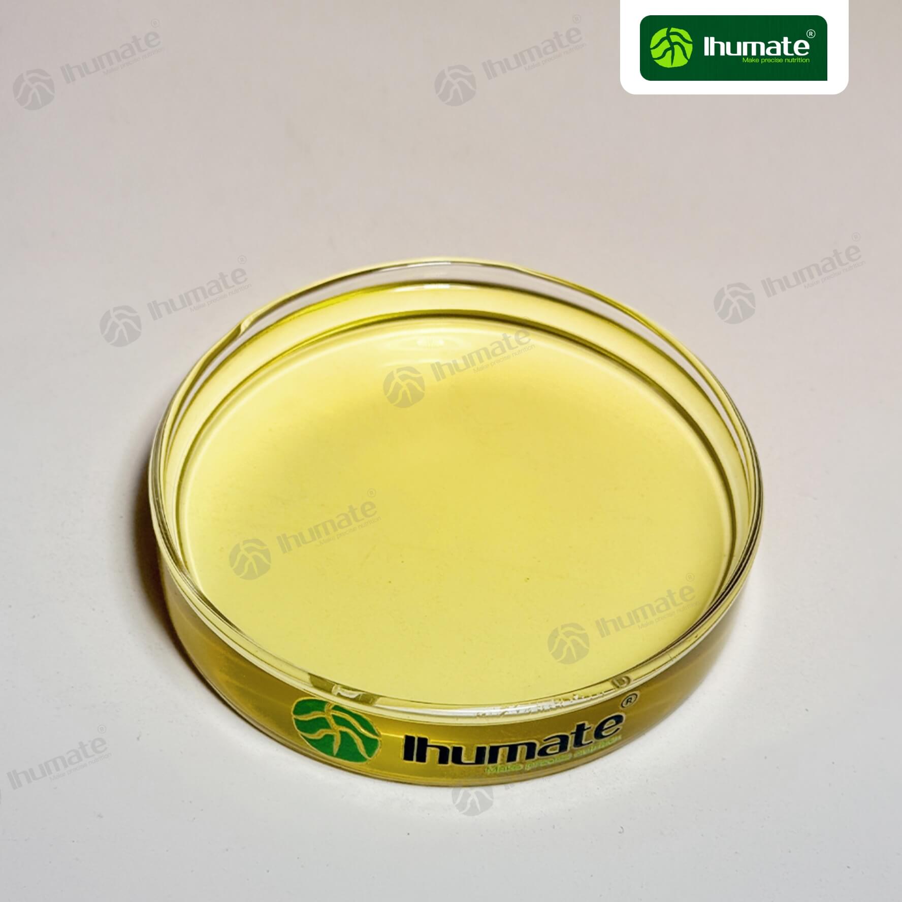 Front view of Ihumate ZINC SEAWEED liquid fertilizer bottle, biostimulant liquid fertilizer for drip irrigation and spraying